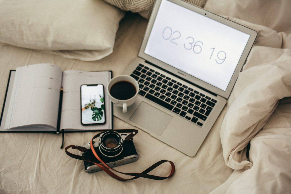 daria-shevtsova-zK7pKR_Cixo-unsplash laptop on a bed with coffee and notebook