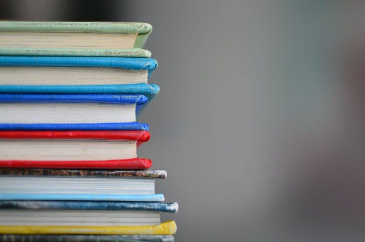kimberly-farmer-lUaaKCUANVI-unsplash books