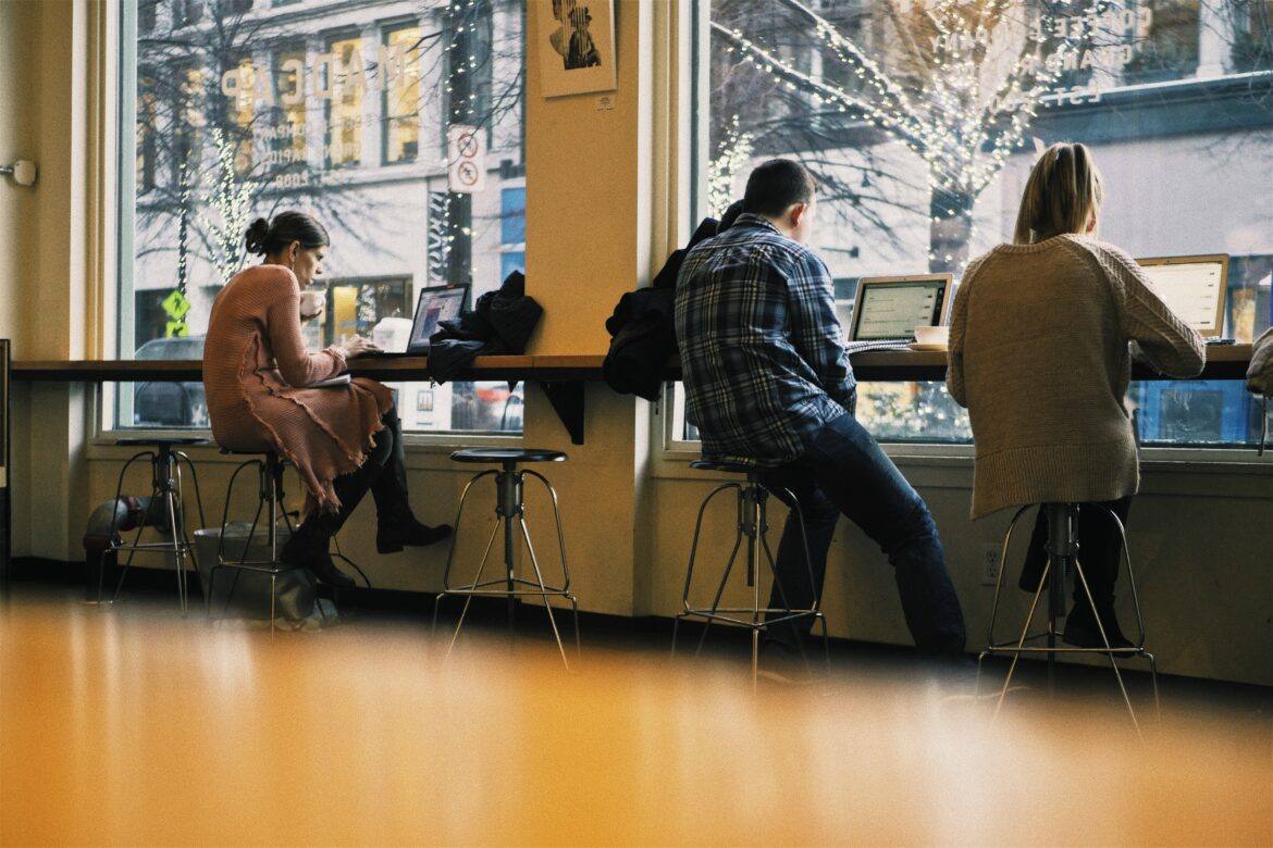 caleb-minear-XZ2rL0rg7D8-unsplash internet cafe