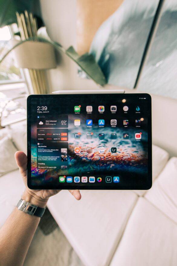 hand holding ipad screen
