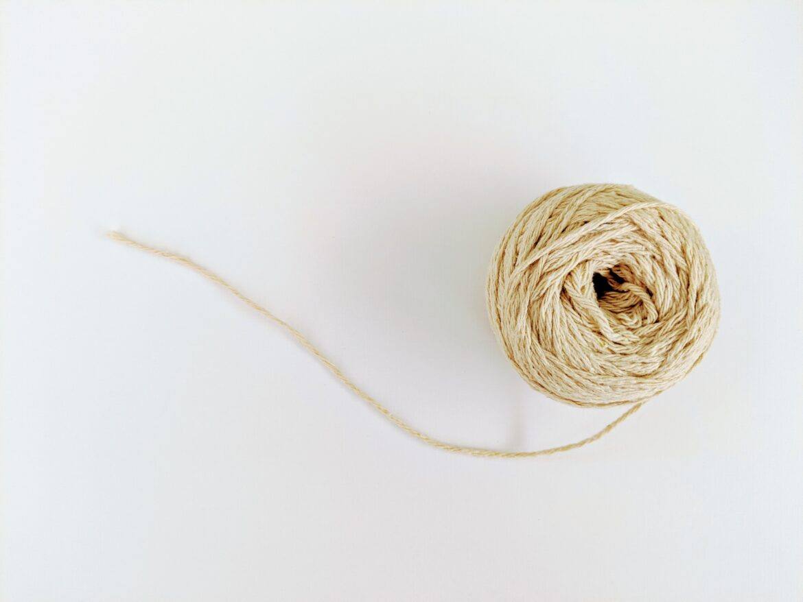 adam-valstar-iYMSv8sf1uA-unsplash ball of twine