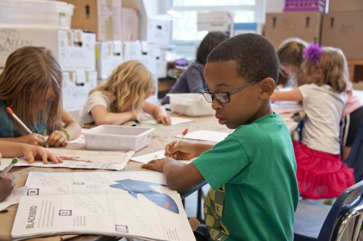 cdc-GDokEYnOfnE-unsplash classroom of children
