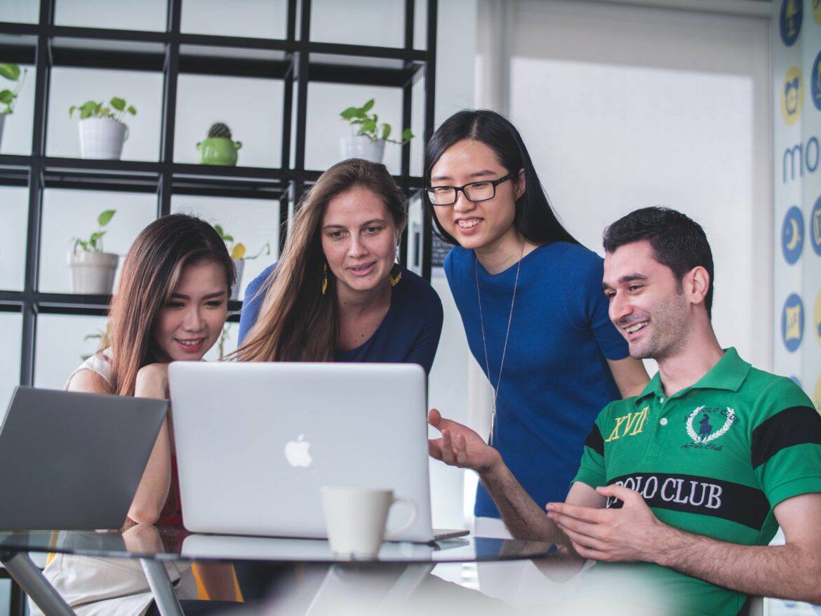 mimi-thian-vdXMSiX-n6M-unsplash group of students at a laptop