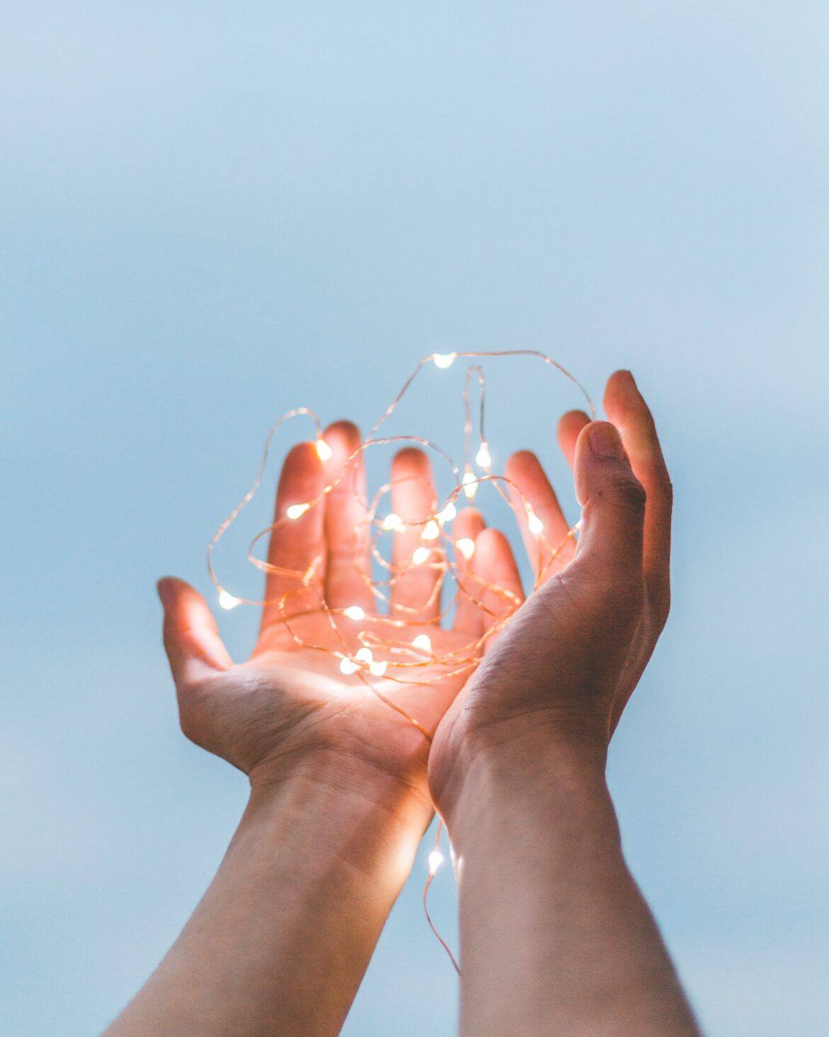diego-ph-SZYreZsJ-fE-unsplash hand holding lights