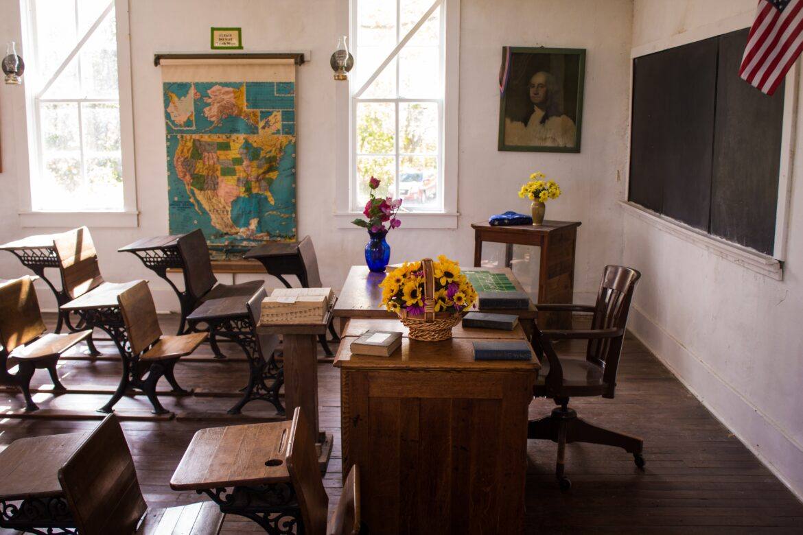 jeffrey-hamilton-jrRe6er0pY0-unsplash classroom