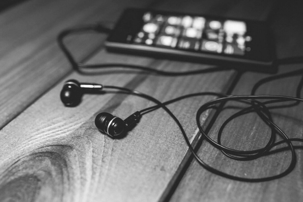 podcast ai feature image podcastle AI