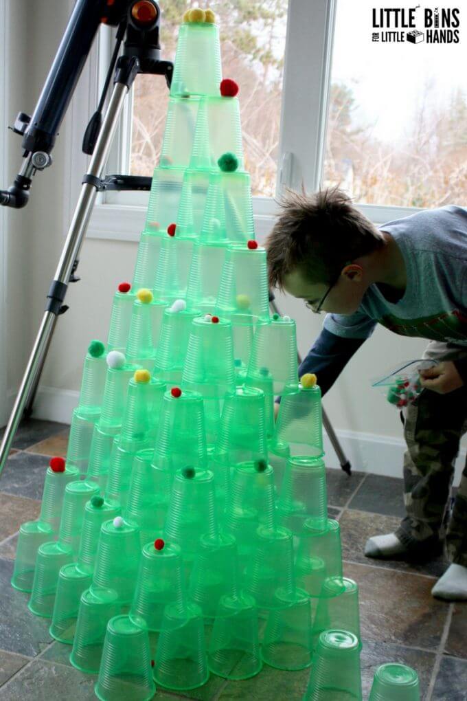 Image of a Christmas tree built with cups.