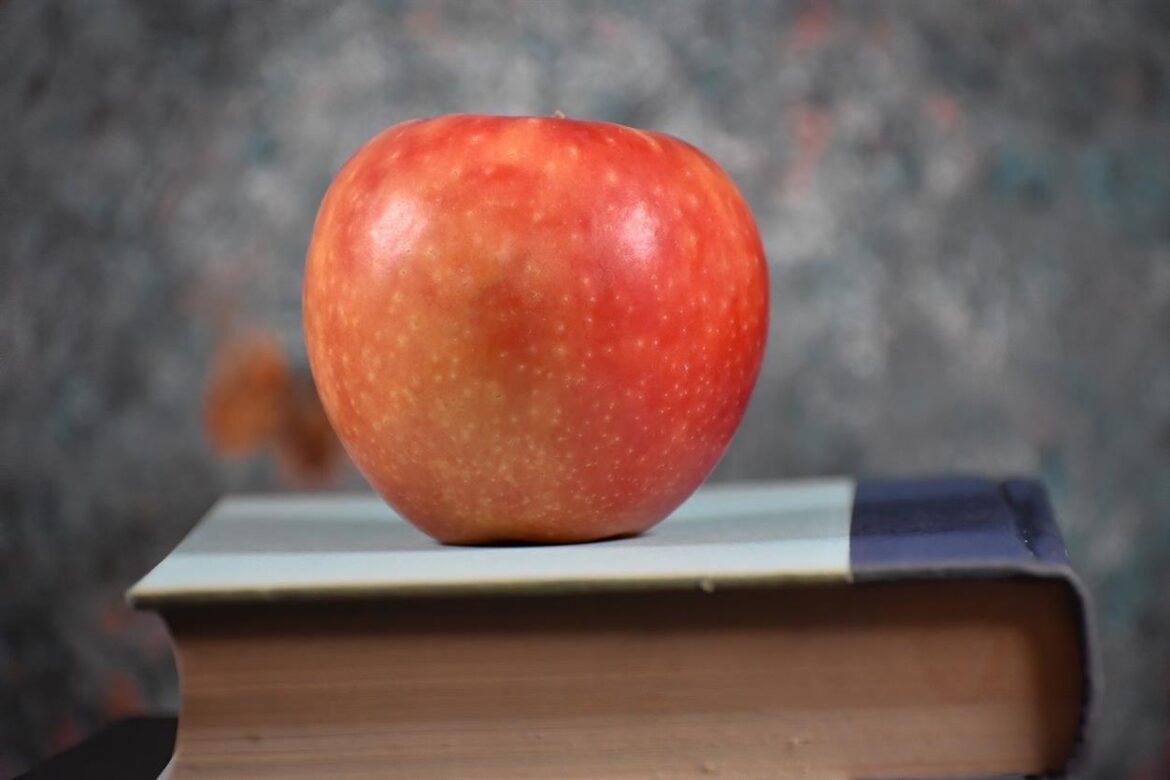 apple-7686006_1280